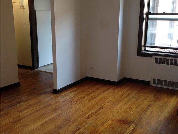 3rd image of 14411 Sanford Ave #4K