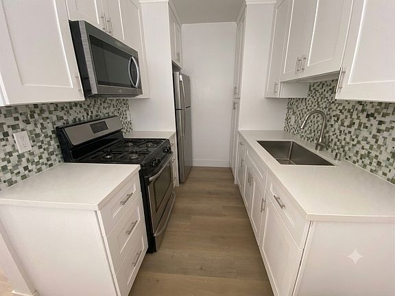 4th image of 2227 S Marvin Ave APT 1