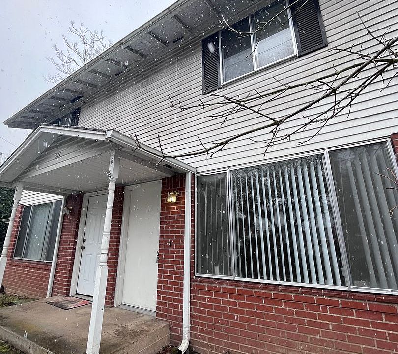 1st image of 911 W 29th St #B