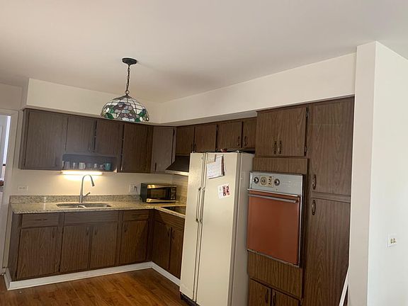 4th image of 680 Clayton Ln