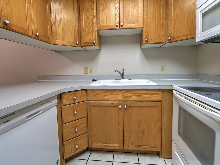 1273 Riverside Ave #11 — Photo 8