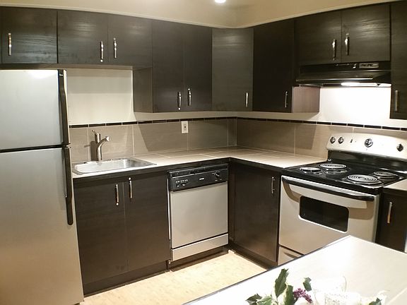 Kitchen with under cabinet, dimming lights