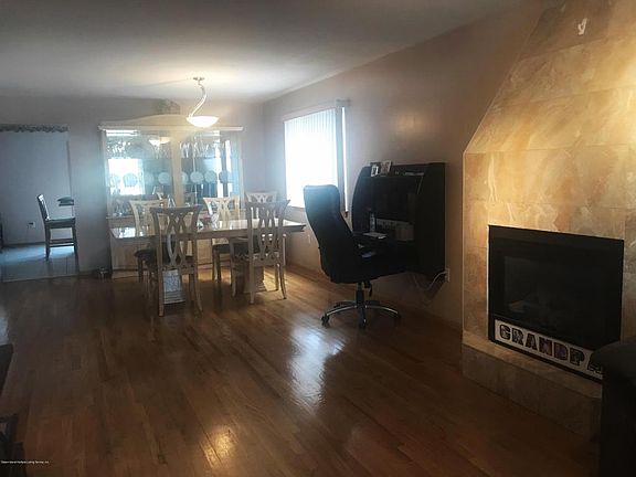 2nd image of 427 Bartlett Ave