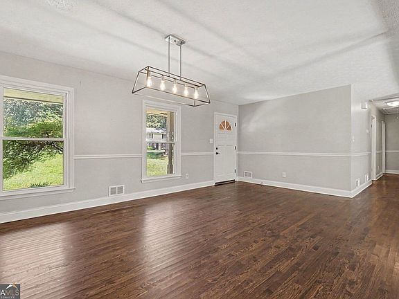 3rd image of 2936 Pauls Way
