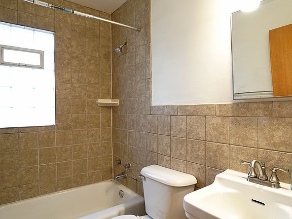 4th image of 1545 Adrian St APT 6