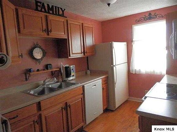 3rd image of 701 E Pleasant St
