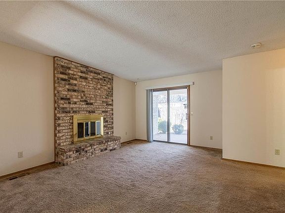 4th image of 415 SW 92nd St