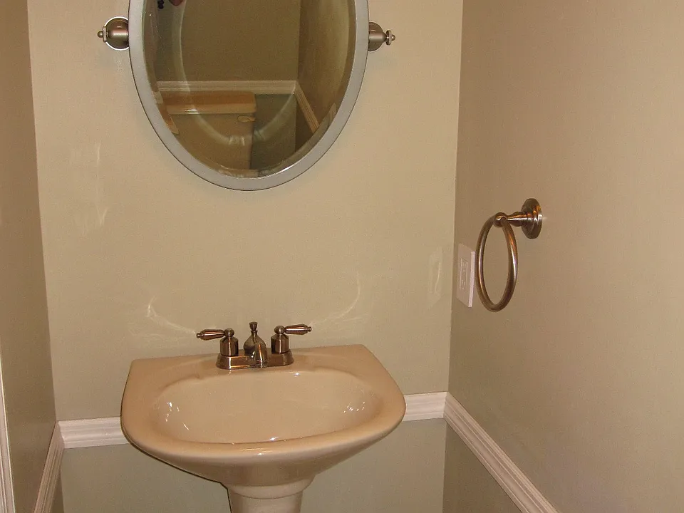 1/2 Bath