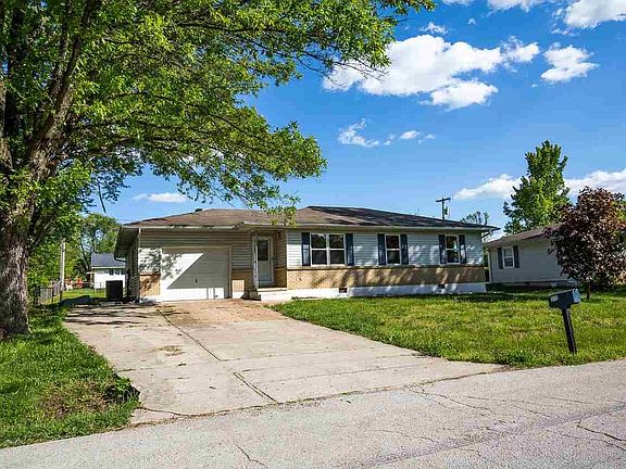 3rd image of 112 Crescent Dr