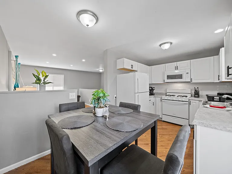 Balmoral Dr — Photo 18
