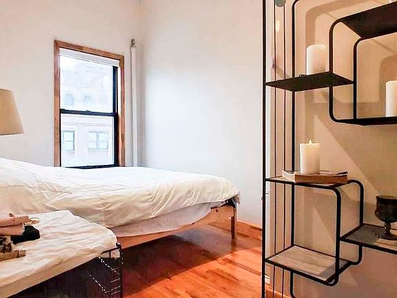 5th image of 967 Manhattan Ave
