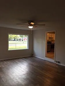 3 bed, 1250 sqft, $1,400 — Photo 2
