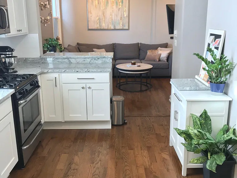 1641 N Rockwell St #1R — Photo 3