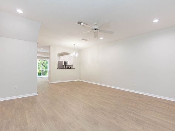 5th image of 15879 Fishhawk View Dr