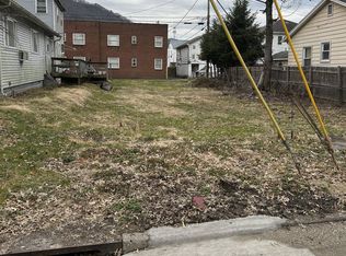 217 S Jackson St, Montgomery, WV 25136