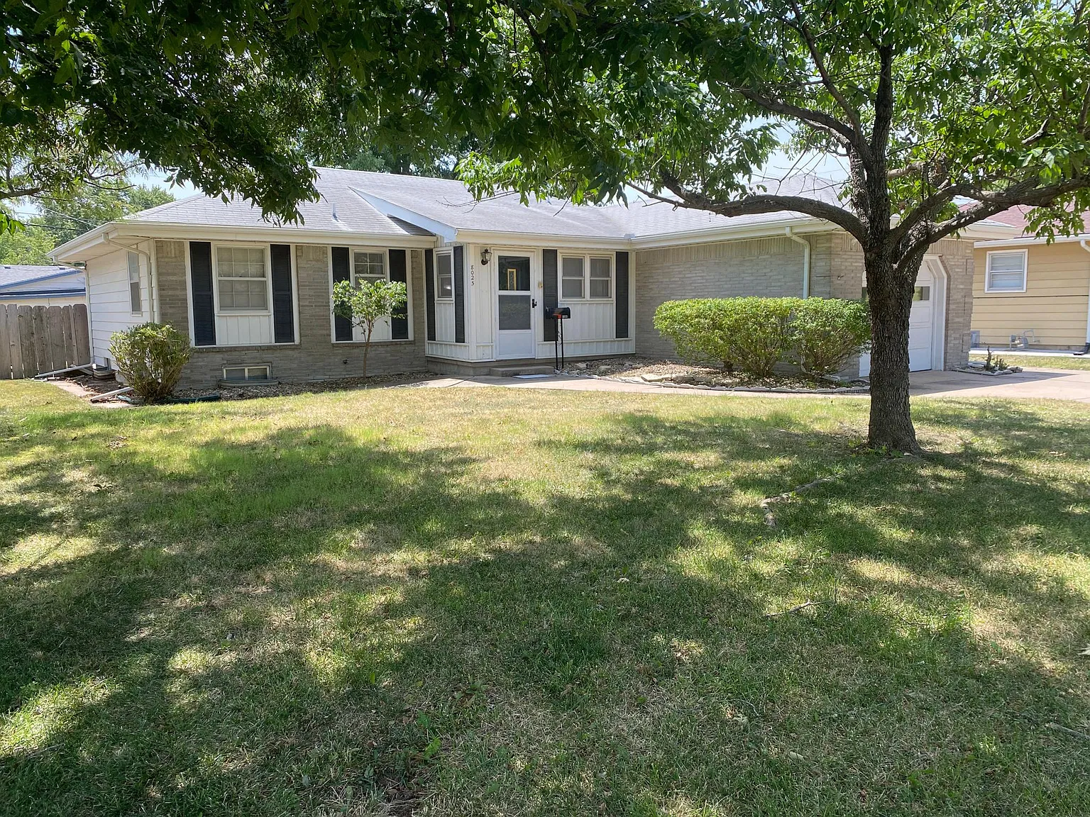 8025 E Morris St — Photo 3