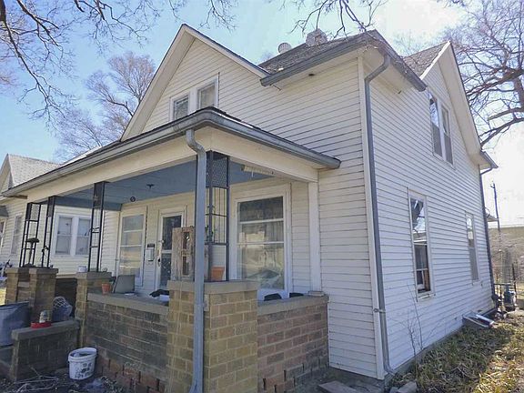 5th image of 213 W Elm St