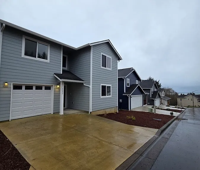 4255 Sequoia Loop — Photo 1