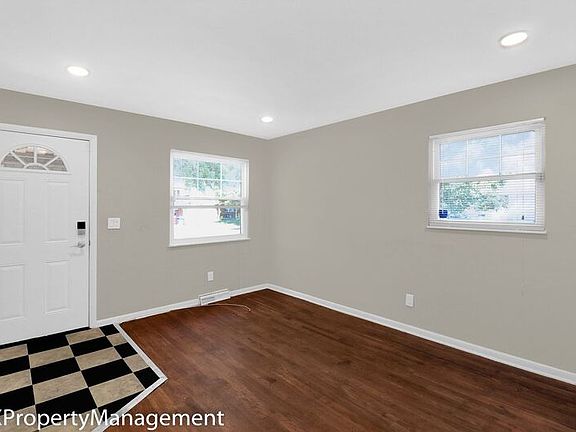 4th image of 1251-1253 Chesterton Ln #1251