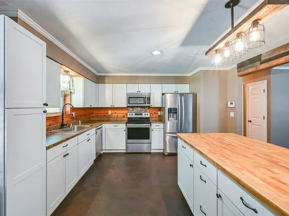 2024 Walker St, Granbury, TX 76048