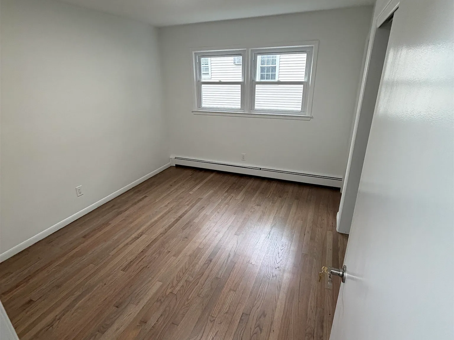 4 bed, 2.0 bath, $4,590 — Photo 2