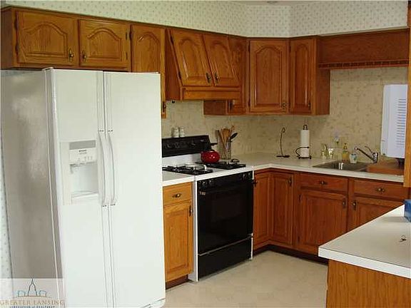 3rd image of 2266 E Vermontville Hwy