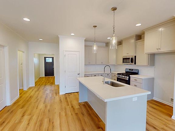 2nd image of 123 Edgewood Trl
