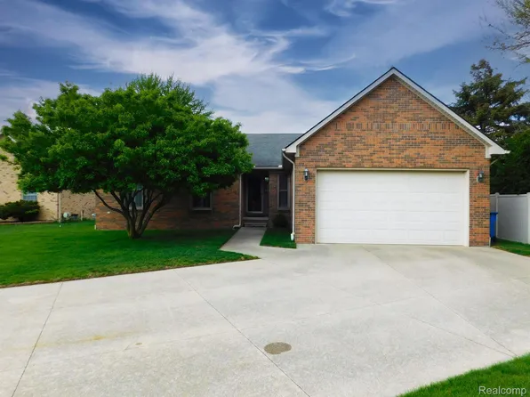 11289 River Dr, Warren, MI 48093