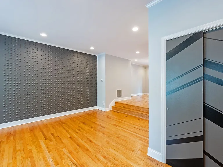 215 Lynn Manor Dr — Photo 7