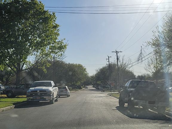 5th image of 218 Avenue E St