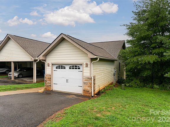 2nd image of 15 Rotunda Cir