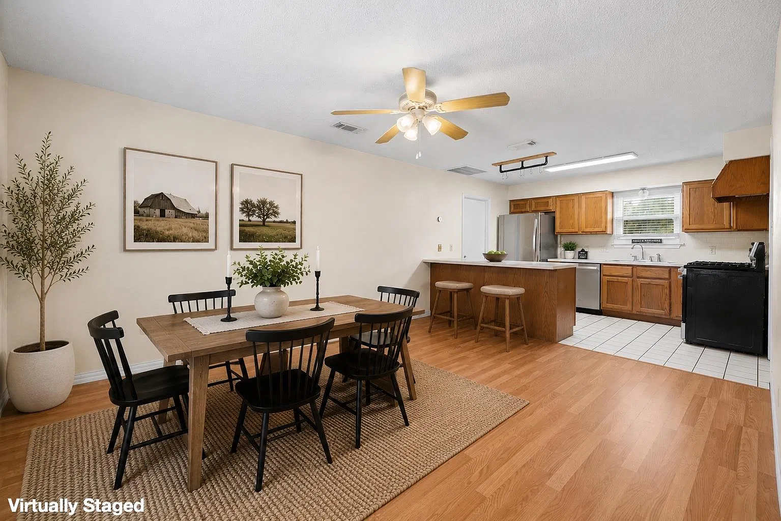 3 bed, 2.5 bath, 1600 sqft, $2,000 — Photo 3