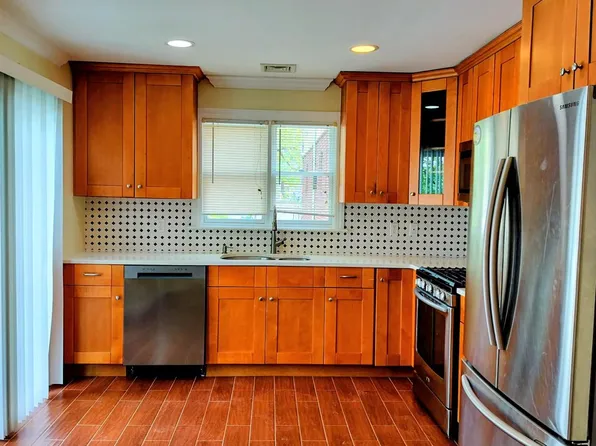 53 Juniper Rd #B, Pt Washington, NY 11050