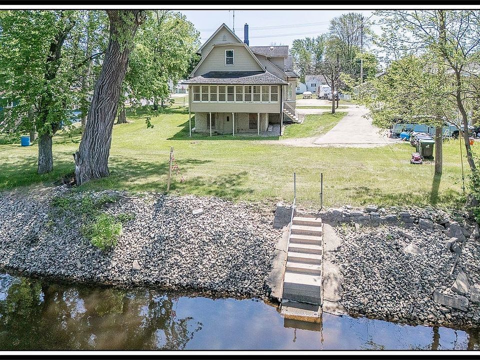 1st image of 211 E Wolf River Ave
