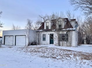 6 Rhea Ave E, Bainville, MT 59212
