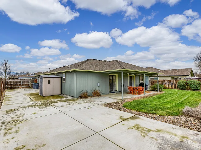 2327 Jeremy St — Photo 12