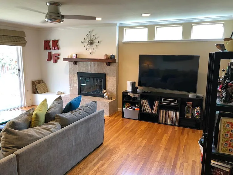 2493 Whitethorne Dr — Photo 10