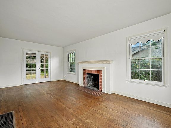 2nd image of 1063 Clark Street