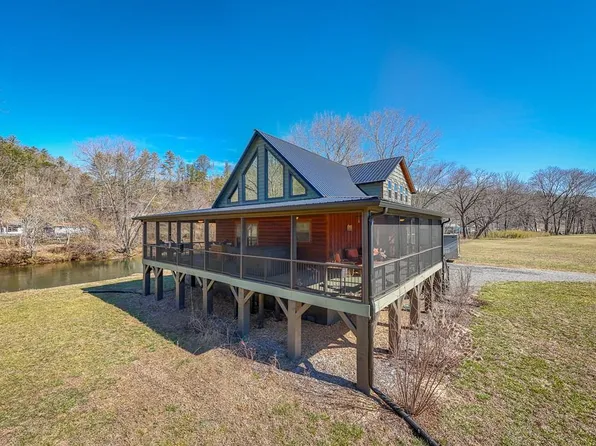 1095 Harshaw Farm Dr, Murphy, NC 28906