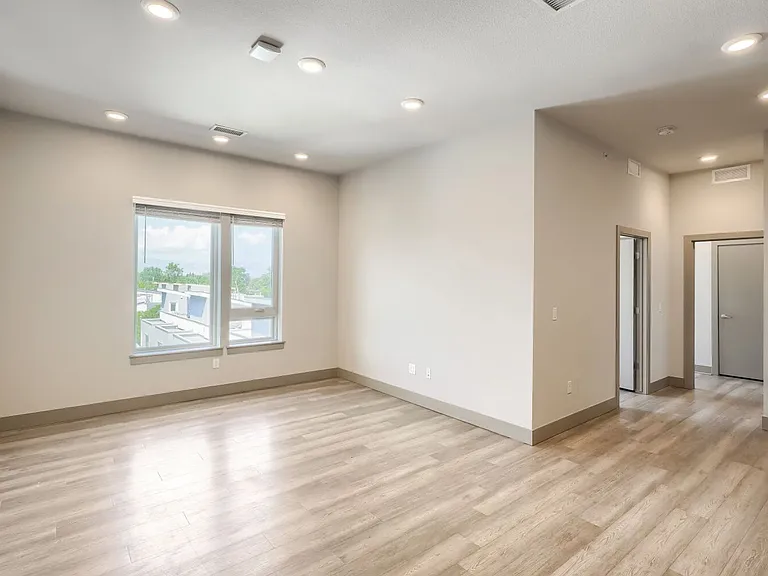 4923 King St — Photo 135