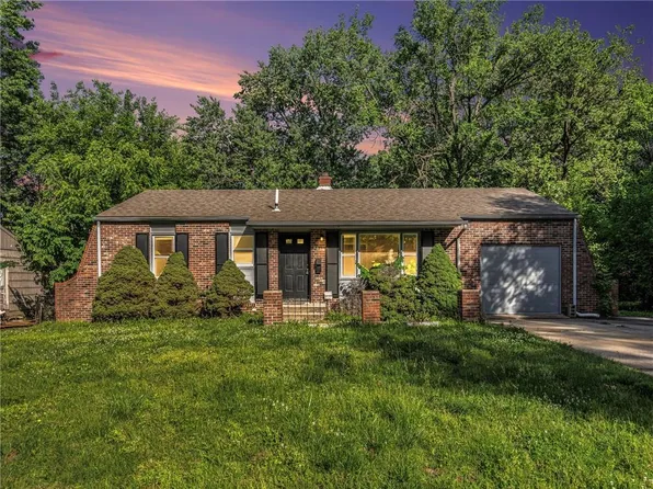 8810 Richards Dr, Raytown, MO 64133