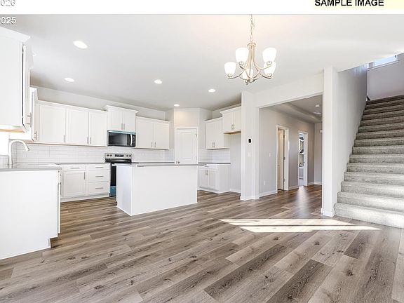 4th image of 655 E Cleveland St