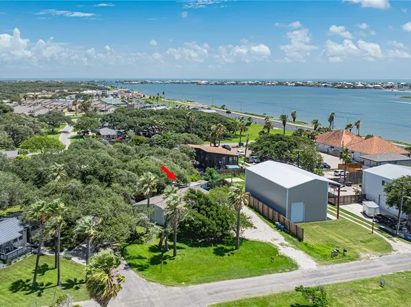 1604 Victoria Ave, Rockport, TX 78382