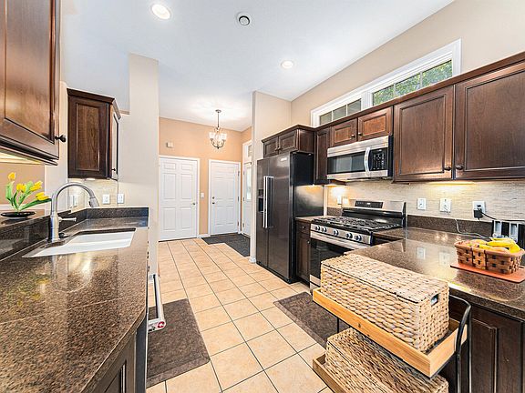5th image of 2127 Lake Wood Dr