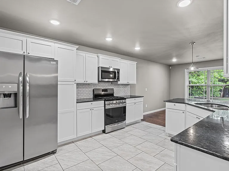 3209 Oglethorpe St — Photo 2