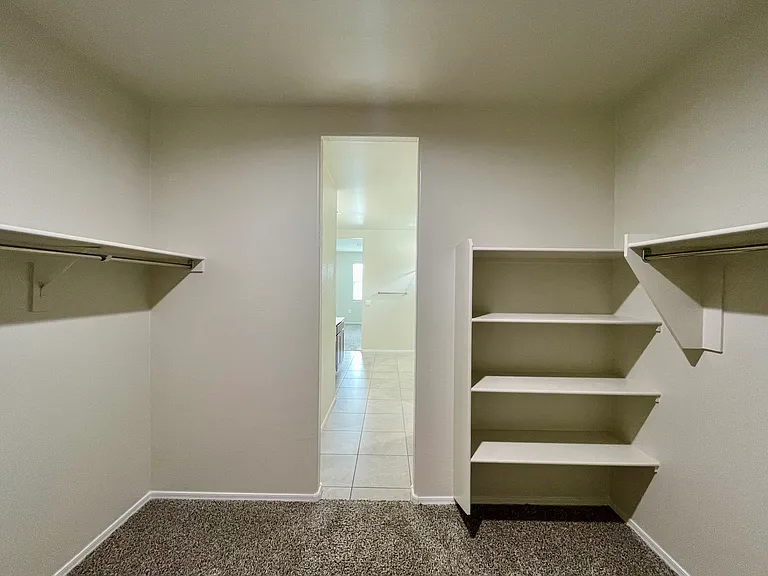18563 W Desert Hollow Dr — Photo 18