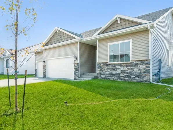 608 Oak Ct, Dallas Center, IA 50063