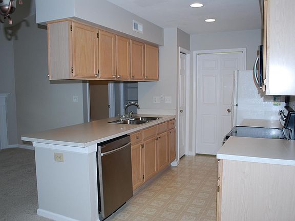 5th image of 22666 Lenox Dr
