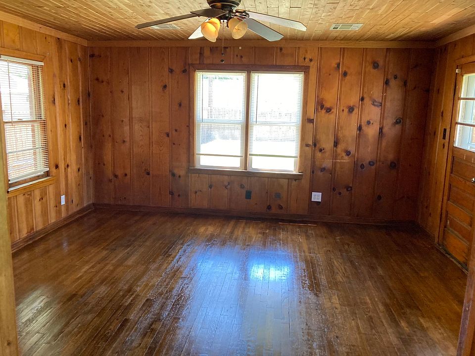 Extra living room or bedroom