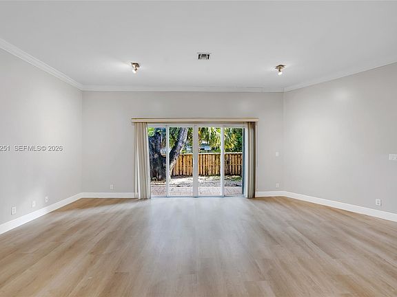 4th image of 2929 SW 18th Ter